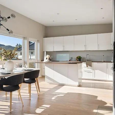 Villaer 4 Bedroom Close To Bergen *