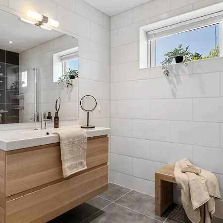 4 Bedroom Close To Bergen Villaer